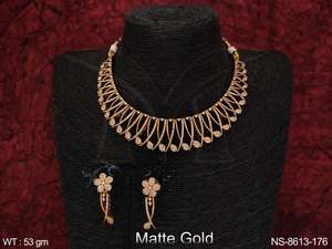 Ensemble de colliers de créateur en plaqué or mat avec pierres pleines - Product Image 5