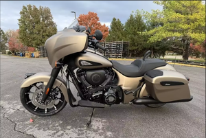 Motocicleta Indian Chieftain Dark Horse con Paquete de Audio Powerband, Color Sandstone, en Venta - Product Image 3