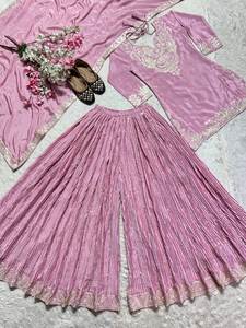 Magnifique salwar kameez pour femmes avec des manches entièrement brodées et un tissage zari pour les occasions de fête - Product Image 6