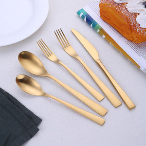 Hermoso juego de cubiertos dorados hechos con acero inoxidable duradero, adecuado para cenas de lujo. - Product Image 2