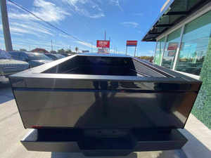 Cybertruck 2024 en perfecto estado - Product Image 5