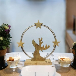 Décor de table de renne en bois avec anneau étoile en métal charmant accent festif pour la pièce maîtresse de Noël ensemble d'affichage d'hiver de vacances - Product Image 1