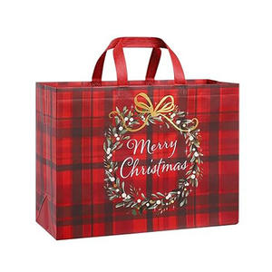 Sacs cadeaux de Noël non tissés de 16 tailles assorties Pack gratuit personnalisé de sacs sur le thème de Noël - Product Image 2