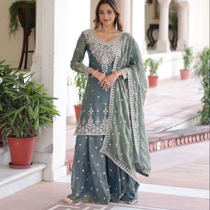 Kurta Sharara Dupatta de Seda Fendi con Bordado Sólido y Lentejuelas, Silueta Holgada hasta la Rodilla, Estilo Natural Otoñal - Product Image 1