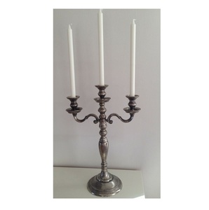 Candélabre en métal intemporel pour salles à manger, événements de mariage, fêtes et décorations intérieures charmantes à la lumière des bougies - Product Image 1