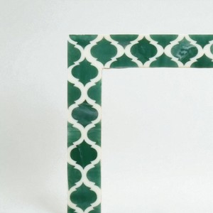 Cadre photo décoratif fait main en os et résine avec motif Casablanca Verde, tailles personnalisables pour la décoration intérieure - Product Image 3