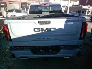 Used <strong>2025</strong> <strong>GMC</strong> <strong>Sierra</strong> 1500 <strong>Denali</strong> Ultimate Crew Cab 4WD