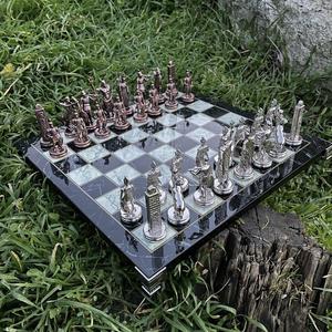 Trong Nhà Nguồn Cung Cấp Kim Loại Cờ Vua Thiết Lập Dễ Dàng Để Đi Du Lịch Xách Tay Bàn Cờ Màu Đen Và Bạc Đánh Bóng Tuyệt Vời Sáng Tạo Cờ Vua Cho Trẻ Em - Product Image 2