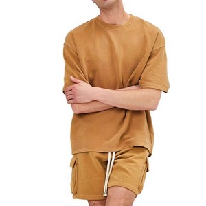Ensemble short de jogging surdimensionné et lourd de qualité supérieure 220gsm 100% coton OEM personnalisé ensembles d'été pour hommes de grande taille teints en couleur unie - Product Image 1