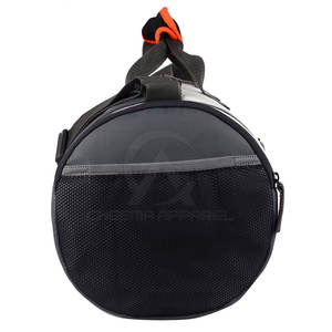 Bolsa de lona ligera diseñada para un transporte cómodo, empaque flexible y fácil transporte para viajes, gimnasio y deportes. - Product Image 3