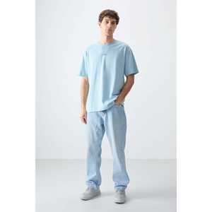 Camiseta de Hombre de Punto 100% Algodón Azul Claro, Gruesa, Suave, Texturizada, Corte Holgado con Diseño Estampado-88355 - Product Image 3