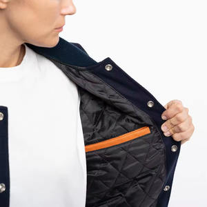 Vestes d'université avec logos promotionnels chaleureux et personnalisés Vestes parfaites de haute qualité avec impression de logo personnalisé pour la saison d'hiver - Product Image 2