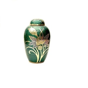 โกศบรรจุอัฐิทองเหลืองแบบอเมริกัน ดีไซน์ปรับแต่งได้ ทนทาน และทำด้วยมือ - Product Image 3
