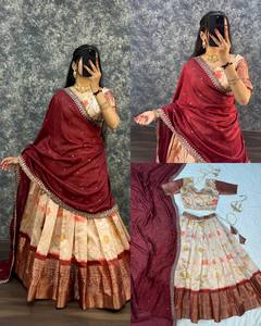 Blouse Lahenga avec Dupatta en Soie de Litchi du Sud, Semi-Couture, Manches Courtes, Tricot - Product Image 5