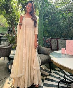 Fantaisie designer georgette broderie pierre travail prix de gros vêtement ethnique fête porter lehenga choli avec dupatta alphanumero - Product Image 1