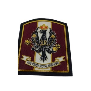 Insignias de Wok personalizadas hechas a pedido Emblemas y parches bordados a mano con alambre de lingotes y diamantes de imitación Insignias de Wok del Reino Unido - Product Image 1