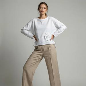 Maglione Ampio a Collo Tondo con Decorazione Floreale 70% Cotone - Product Image 1