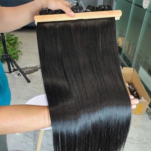 Venta al por mayor 100% Paquete de pelo crudo vietnamita azabache doble trama negra para mujeres estilo ondulado Color negro azabache pelo humano origen Vietnam - Product Image 2