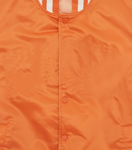Vente en gros de vêtements de sport décontractés respirants veste en satin avec logo personnalisé 100% veste universitaire en satin Letterman boutonnée en polyester - Product Image 4