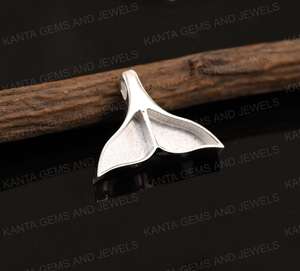 Pendentif en argent sterling 925 plaqué or écologique en forme de queue de baleine, collier à pendentif en forme de queue de sirène, bijou souvenir/lait maternel - Product Image 1