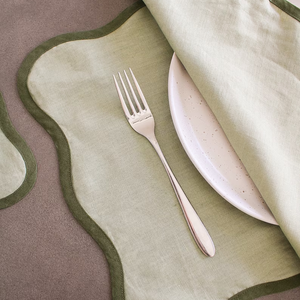 Napperons de table en gros 100% lin brodé avec bord festonné pour la maison, le restaurant et les mariages - Product Image 1