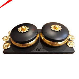 Plateau de service en bois au design fantaisiste le plus attrayant avec bols dorés bol de service en métal avec couvercle pour décor de table - Product Image 1