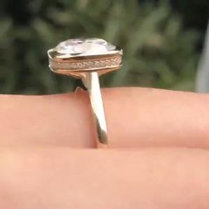 Fournisseur en gros de bagues en or 10 carats avec diamant en moissanite pour mariée ou couple et pour usage de mariage, disponible en gros - Product Image 2