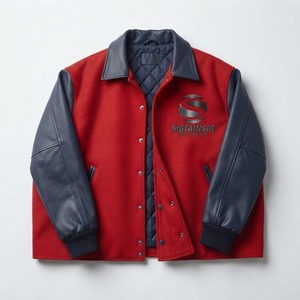 Chaqueta Bomber Personalizada al por Mayor con Parche de Equipo, Cuerpo de Lana Roja y Azul Oscuro, Mangas de Cuero, Cierre de Botones a Presión y Cuello Vuelto - Product Image 1