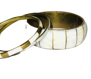 Bracelets tendance en acrylique de qualité supérieure pour femmes, bracelets décoratifs en résine, cadeau artisanal de Noël en gros - Product Image 4