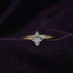 Bague en or jaune massif 18 carats avec diamant naturel taillé en marquise bijoux en or massif pour cadeau d'anniversaire - Product Image 2