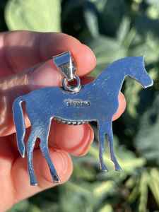 Colgante de caballo de concha rosa de plata de ley 925 hecho a mano, joyería artesanal única - Product Image 3