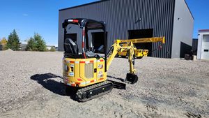 รถขุดตีนตะขาบขนาดเล็ก Caterpillar 303.5 307 รุ่นปี 2023 น้ำหนัก 2600 กก. เครื่องยนต์และปั๊มของแท้จากญี่ปุ่น สภาพดี ชั่วโมงการใช้งานต่ำ - Product Image 4