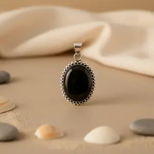 Pendentif en argent 925 plaqué or rose et onyx noir pour femme - Coupe émeraude, plaqué rhodium, style religieux, pierre principale en platine - Product Image 2