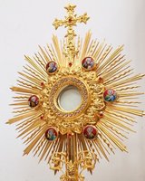Monstrance Reliquaire en Laiton Plaqué Or à Thème Angélique, Forme Ronde, Finition Polie, Marque MKI, Prix Compétitif