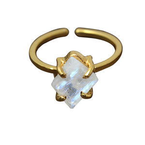 "แหวนพลอยมูนสโตนสีฟ้าพร้อมแฟลช June birthstone เครื่องประดับการตั้งค่าง่ามแหวนทองคำแบบปรับได้ขายส่งสำหรับอินเดีย - Product Image 2