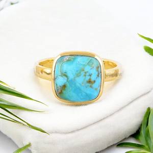 Bague en argent sterling 925 faite à la main pour femmes pierre précieuse turquoise naturelle placage à l'or déclaration lunette réglage bijoux artisanaux - Product Image 1