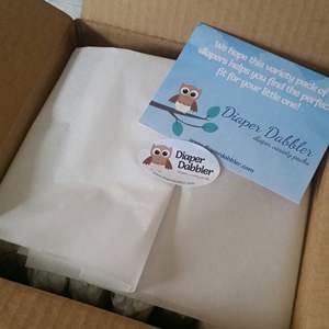 Caja de Regalo Cuadrada Reciclada con Lazo, Cajas Rígidas de Cartón con Ranuras, Laminación Brillante y Mate, Grabado en Relieve para Presentaciones - Product Image 2