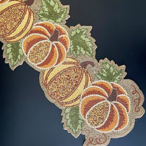 Mantel Individual de Lujo con Cuentas, Antideslizante, Duradero y Hecho a Mano - Product Image 4