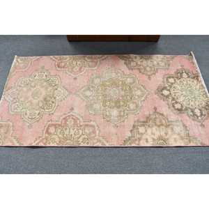 Tapis vintage 3,1 x 5,8 pieds, tapis d'inspiration turque, tapis oriental en laine rose - Product Image 3