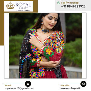 Exportador indio de la mejor calidad que presenta nuevo Lehenga Choli de seda de mantequilla pesada con trabajo de espejo real para compradores a granel - Product Image 4