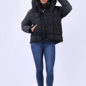 Veste matelassée tendance pour femmes, fournisseur en gros d'usine OEM, veste d'hiver personnalisée, approvisionnement en vrac - Product Image 2
