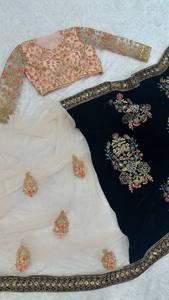 Impresionante Saree de Terciopelo con Lentejuelas y Bordado Dori, Reversible, Moderno, para Fiestas - Product Image 5