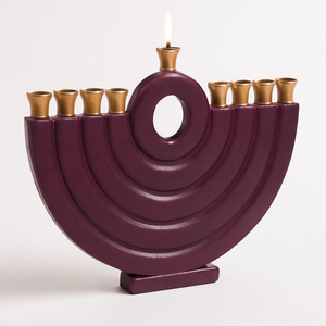 Menorá de Resina Colorida para Hanukkah con Portavelas Dorados, Elegante Diseño de Resina Arcoíris para Iluminar 8 Días de Hanukkah - Product Image 4