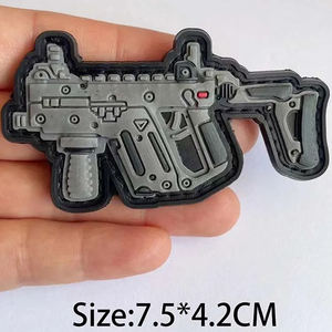 Patchs en caoutchouc souple imperméables personnalisés au prix d'usine avec logo 3D en relief, formes de cœur et de fleurs pour chapeaux - Product Image 3