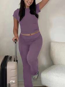 Ensemble deux pièces court évasé pour femme, logo personnalisé, streetwear Y2K, vêtements de sport, motif uni, sweat-shirt et pantalon, tenue coordonnée en gros - Product Image 2