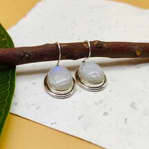 Boucles d'oreilles Boho en pierre de lune arc-en-ciel faites à la main en argent sterling 925 Boucles d'oreilles en forme ovale-pour les fêtes Cadeaux religieux - Product Image 2