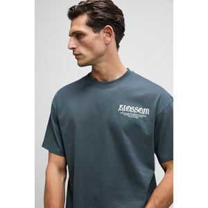 เสื้อยืดคอกลมทรงโอเวอร์ไซส์ ยี่ห้อ GRIMELANGE VORTEX สำหรับผู้ชาย ปักลายที่อก พิมพ์ลายด้านหลัง ผลิตจากผ้าฝ้ายออร์แกนิค 100% - Product Image 5