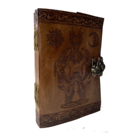 Vente en gros de livre de sorts gothique vintage à couverture rigide diable soleil et lune couverture en cuir gaufré à la main serrure C pour hommes et femmes