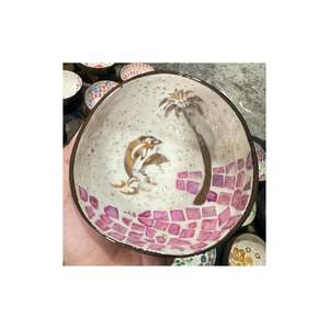 Bol en coquille de noix de coco de qualité supérieure avec incrustation de coquille de nacre Conception de motif de beauté faite à la main comprend une cuillère-Prix économique Vietnam - Product Image 1