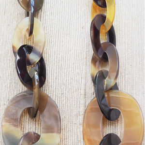 Collier de luxe en corne de buffle fait à la main, bijoux naturels et durables pour femmes, haute qualité - Product Image 1